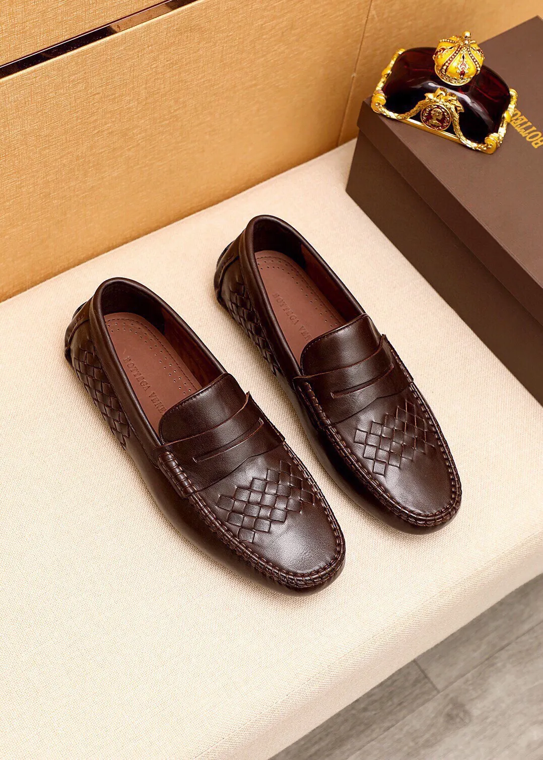 Men's shoes 💰: 500 💰💐 BV men's slip-on shoes® [BOTTEGA VENETA] official website counter new model, one-to-one mold opening ⚠Italian calfskin ➕embossed ➕cow 🐂 leather lining. Driving slip-ons, available at counters, sizes 38～44 (45🉑️customized)